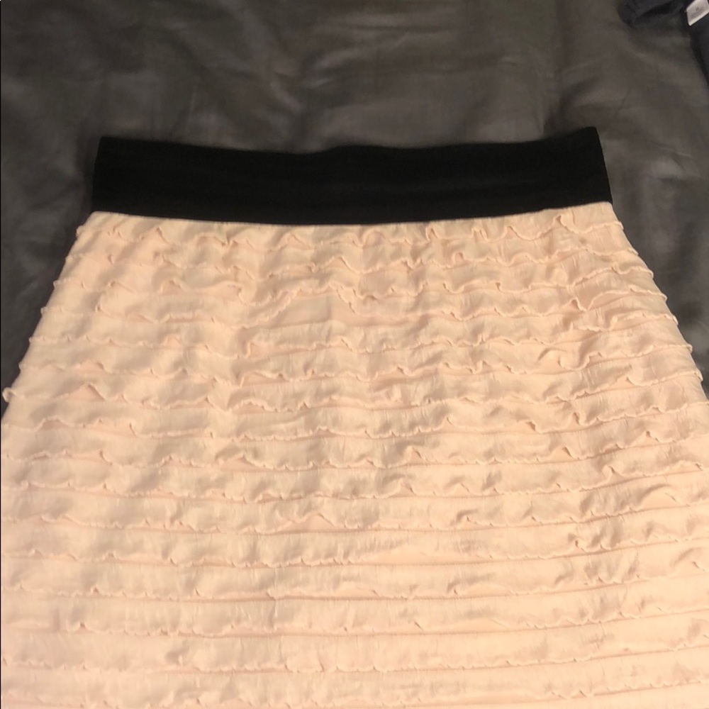 Mini cream colored skirt with ruffles